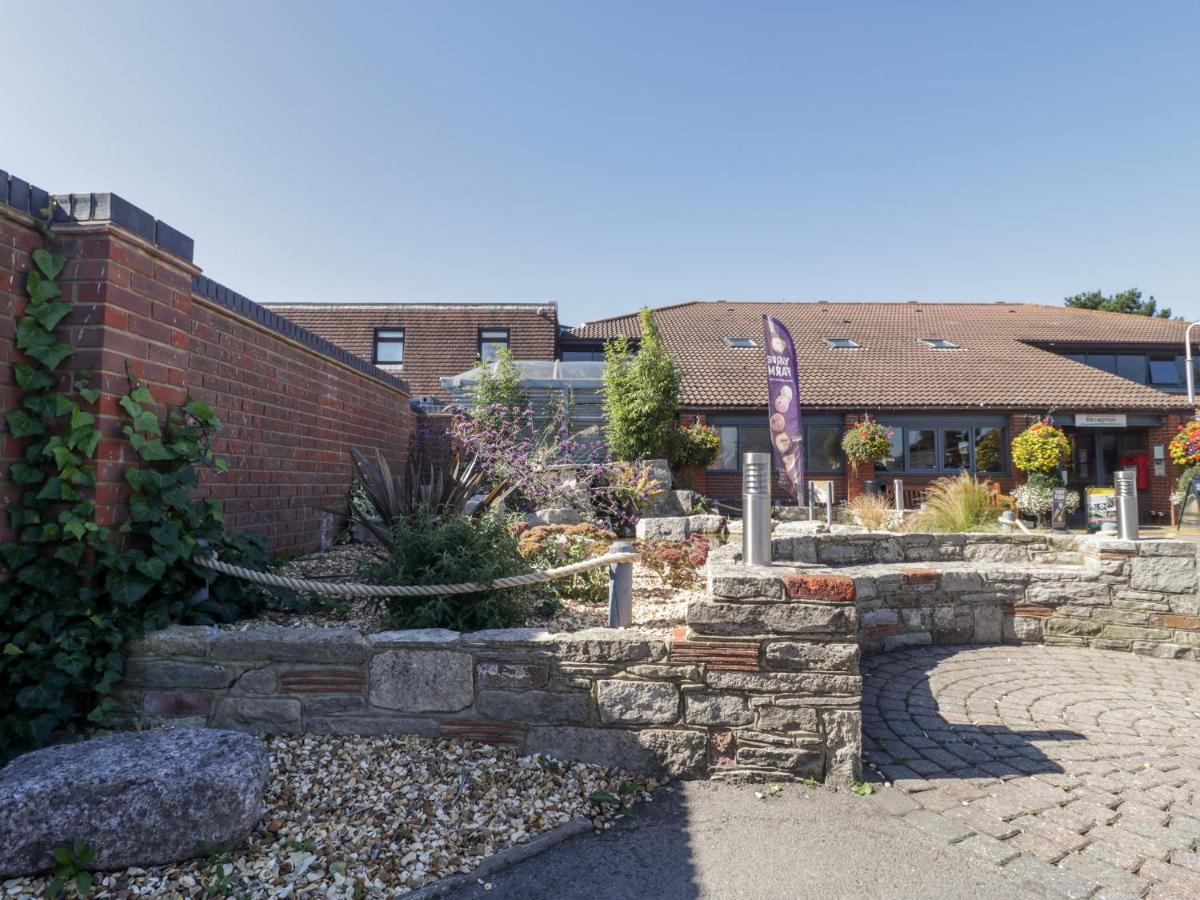 16 Amber Wood Lodge Lymington Exterior photo